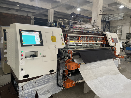 Rahmen bewegte multi Nadel-steppende Maschine des Computer-240M/H für Auto-Matte