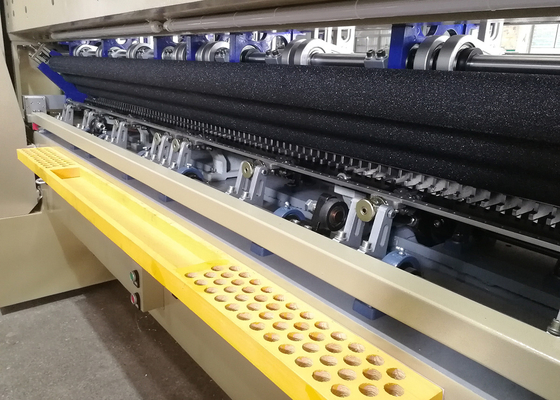 240 cm Breite 1000 Rpm Computergestützte industrielle Quilting-Maschine für die Hochgeschwindigkeitsproduktion von Decken