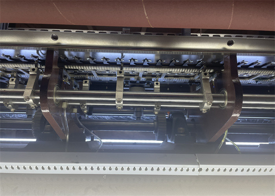 Geräuscharme, effiziente Industriequilting-Maschine mit 25,4 mm Nadelweite