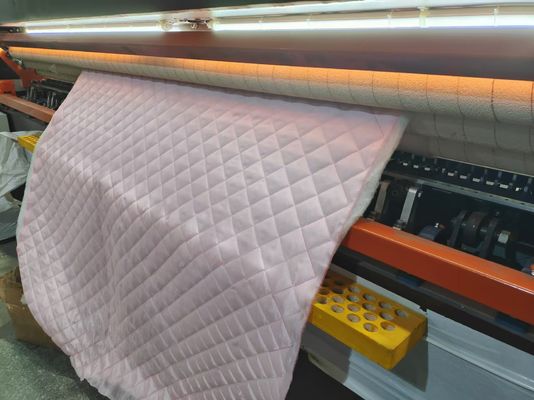 82 Zoll-Decken-Steppdecke, die Maschine mit Rand-Schneidvorrichtung herstellt