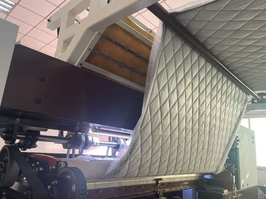 1400 RPM 1,7 m Computergestützte Drehhaken-Mehrnadel-Quilting-Maschine