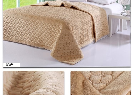 240cm 3 Reihen Hochgeschwindigkeits-Servo-Antriebs-Industrielle kommerzielle Quilting-Maschine für Decken